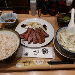 牛たん炭焼き 利久 仙台駅店 - 