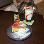 muse - 限定10食 ピスタチオ香るストロベリーレアチーズケーキ　990円、濃厚クリームのいちごミルク　880円