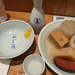 おぐ羅 - おでん盛り合わせ、燗酒