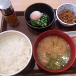 すき家 - 料理写真:牛まぜのっけ朝食・豚汁変更500:ごはん・豚汁+130・牛小鉢・おんたま・オクラ・かつぶし
