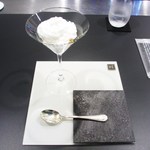 コミナセマコ - せとか、メレンゲ、あられ、シャンパンのエスプーマ