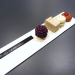 ゆずのフィナンシェ
          栗のマカロン
          ポルボロン
          紫芋のモンブラン