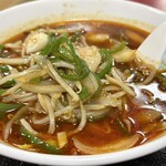 台湾料理 萬福 - 萬福特製海鮮入りスパイシー麺