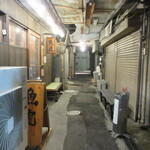 魚虎 - 店前の通り