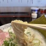 鶏そば 唆る - 麺リフト♪