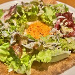 アンリー・ガレット - 釜揚げしらすのアヒージョソースサラダガレット