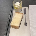 Ristorante Permanente - 自家製フォカッチャ、バター