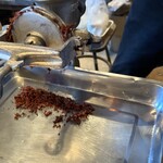 森森舎 - ハンドルを回すと、チョコレートの素が♡