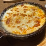 ジョリーパスタ - 釜焼きチーズパスタ（ミートソース）フライドガーリックとブラックペッパー別添