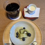 石葉 - デザート（キウイ＆ブルーベリー）・アイスコーヒー、ミルク