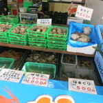 勇栄丸 - まずは牡蠣やさざえ、ハマグリなど好きなものを選びます。