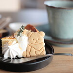 cafe piu - 料理写真:バスクチーズ。①topping。