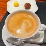 ラトリエ ドゥ ジョエル・ロブション - お菓子とカフェラテ〜