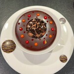 ラトリエ ドゥ ジョエル・ロブション - なめらかなショコラのガナッシュ ビタークッキーでコーティングしたカカオのグラス