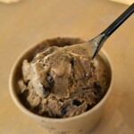 宮島珈琲 - エスプレッソ&ココアクッキー【シングル】(税込350円)
エスプレッソの濃厚な珈琲の薫りと苦味と酸味、確かに少しビターですがココアクッキーのチョコっぽい甘みとのバランスが良いですね