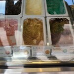 宮島珈琲 - 珈琲やジュースも有りますが、アイスクリームも6種類有り
①エスプレッソ&ココアクッキー②チョコミント③キャラメル④マスカルポーネ⑤ストロベリー⑥クッキー&クリーム