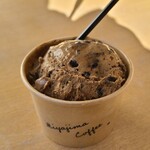 宮島珈琲 - エスプレッソ&ココアクッキー【シングル】(税込350円)
エスプレッソの濃厚な珈琲の薫りと苦味と酸味、確かに少しビターですがココアクッキーのチョコっぽい甘みとのバランスが良いですね