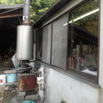 山内うどん店 - 薪で炊く