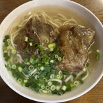 田舎 - そーきそば並　600円