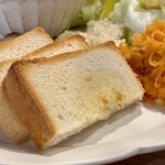 ハルトナリ。 - かぼちゃ豆乳クリームシチューとトースト(\1,600)　pono-pono@岡谷の米粉食パンのトーストにバター