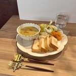 ハルトナリ。 - かぼちゃ豆乳クリームシチューとトースト(\1,600)