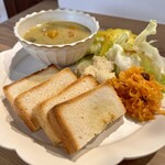 ハルトナリ。 - かぼちゃ豆乳クリームシチューとトースト(\1,600)
