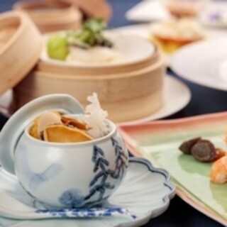 こだわりの食材使い、熟練のシェフが織りなす革新的で繊細な中国料理をご堪能ください