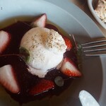 GARDEN HOUSE - ブラータ 苺とビーツのソース