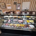 和菓子処 とらや - 店内ショーケース