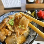 豚丼屋 もも吉 - 