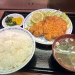 東園 - ロースカツ定食　900円 全景