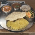 エリックサウス 八重洲店 - 3種のカレー