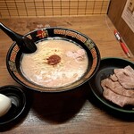 一蘭 - 天然とんこつラーメン+半熟塩ゆでたまご+追加チャーシュー4枚