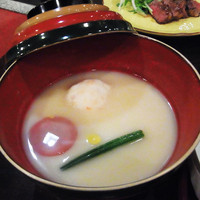 美濃吉 新阪急ホテル店 - ◆椀　物　京の白味噌椀　◆花懐石「初夢」というコース。
                5400円
                