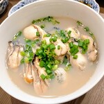 鹿水 - 裏メニュー？　今シーズン見た牡蠣で１番大きい