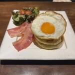 みつばちcoffee - ベーコンエッグパンケーキ