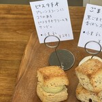 ぱん屋 ニレカゼ - ▪️ピスタチオ
      　プレーンスコーンにコクのある
      　ピスタチオクリームをサンド。
      　291円（税込）