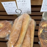 ぱん屋 ニレカゼ - ▪️ピーナツ
      　しっとり食感のミルクぱんで
      　ピーナツバターと白家製キャラメルを
      　合わせたクリームをサンド。
      　円（税込）237