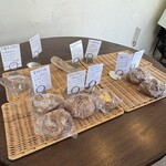 ぱん屋 ニレカゼ - 商品棚