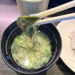 亀正くるくる寿司 - クロメ入りフコイダンたっぷりの味噌汁