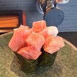 亀正くるくる寿司 - 中トロ軍艦　見てわかるでょ　しかも安いのが素敵