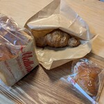 マヨルカベーカリー - 料理写真:はちみつ食パン：480円、塩クロワッサン：350円、塩バターロール：220円
