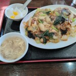 香蘭 - 料理写真:牛バラ炒飯と杏仁豆腐／大盛：1300円
