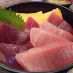 和泉水産 まぐろ酒場 - 赤身・中トロ丼