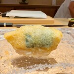 鮨　いの - 揚げ物の鮨（中に干瓢）