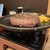とろけるハンバーグ福よし - 料理写真:サーブ段階のバーグ。かなりレア