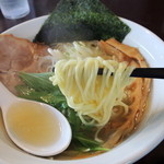 らーめん la.la.la. - 2015年1月2日(金)　20食限定　鯛塩ラーメン　ミニ鯛茶漬け付き(777円)の鯛塩ラーメン　麺リフト