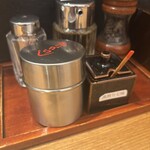 中華そば 勝本 - 卓上いろいろ。