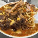 手打らーめん 勝龍 - ネキブタ　　チャーシュー、角煮、コーンが入っています