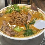 手打らーめん 勝龍 - タンタンチャーシュー麺半分